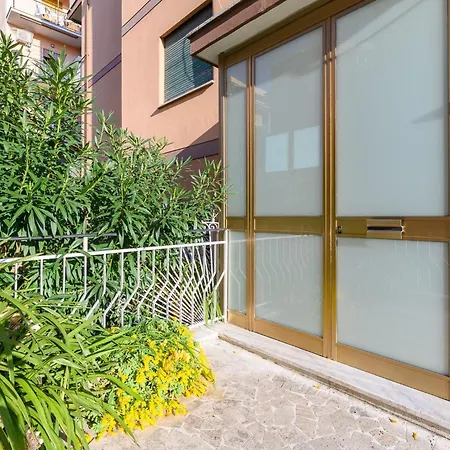 Spacious Bright And Cozy Penthouse With Terrace Roma